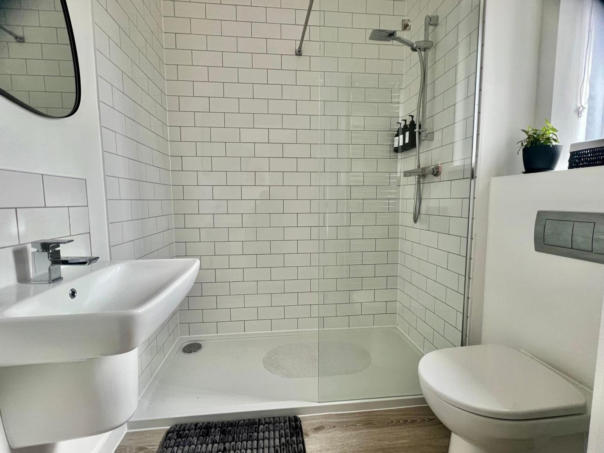 The Parkes A Stylish 3Br House, 5 Mins From Central Birmingham Close To The Edgbaston Stadium, The Hippodrome, Uob, Aston And Bcu, China Town, Kings Heath Bhx Airport And Much More Buitenkant foto