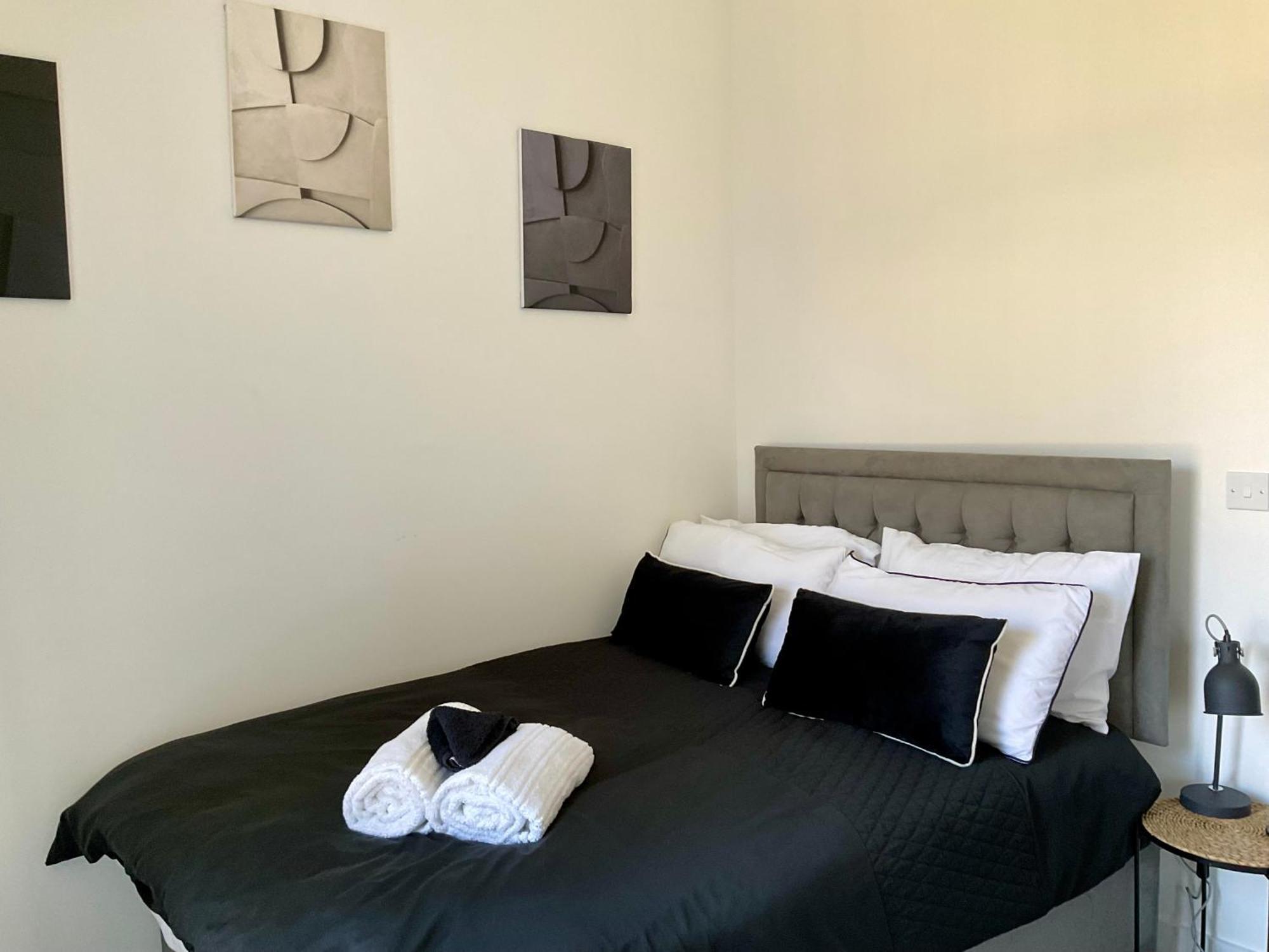 The Parkes A Stylish 3Br House, 5 Mins From Central Birmingham Close To The Edgbaston Stadium, The Hippodrome, Uob, Aston And Bcu, China Town, Kings Heath Bhx Airport And Much More Buitenkant foto