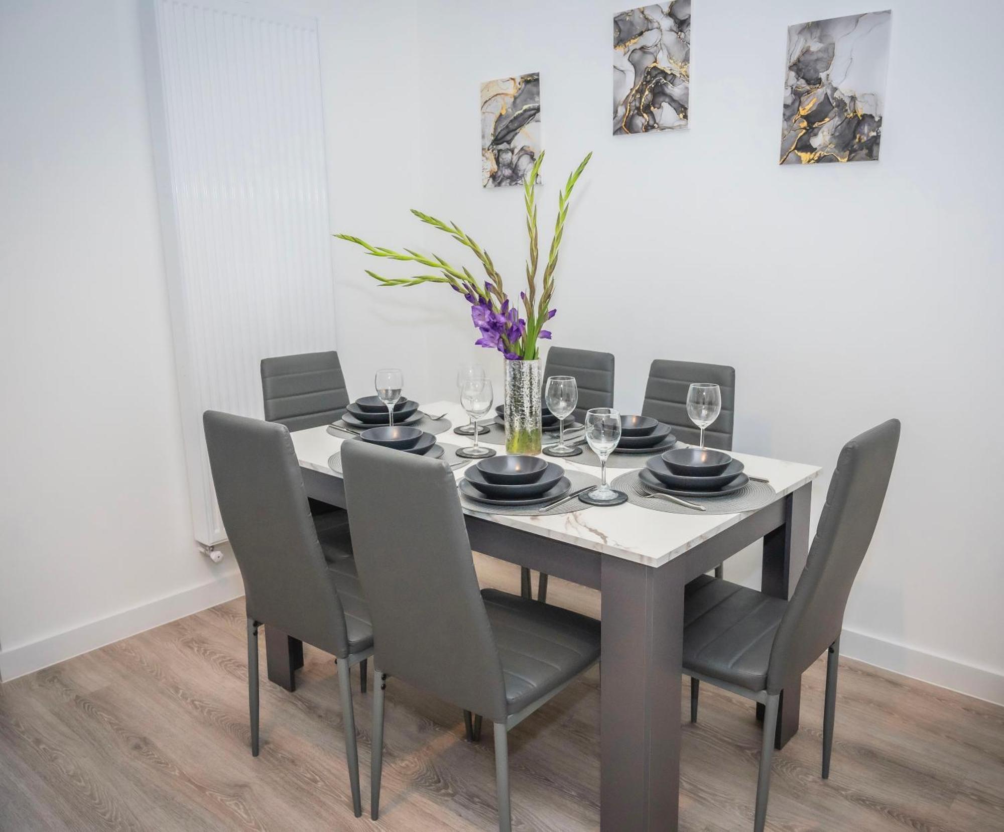 The Parkes A Stylish 3Br House, 5 Mins From Central Birmingham Close To The Edgbaston Stadium, The Hippodrome, Uob, Aston And Bcu, China Town, Kings Heath Bhx Airport And Much More Buitenkant foto
